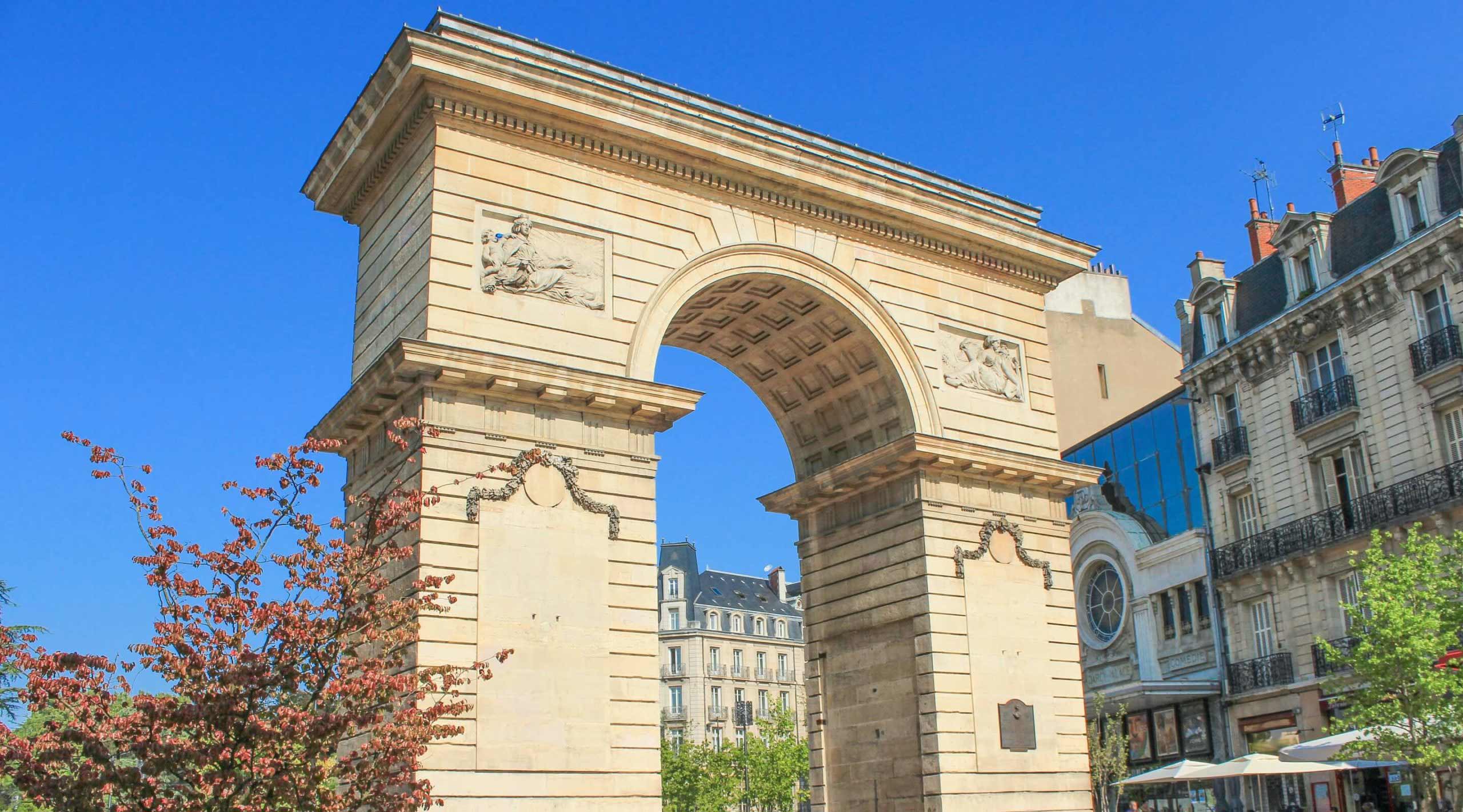 Arche Porte-Guillaume de la place Darcy à Dijon - Cabinet LAURIN